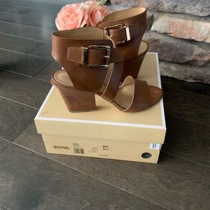 Michael Kors Size 8 Adriana Leather wedge